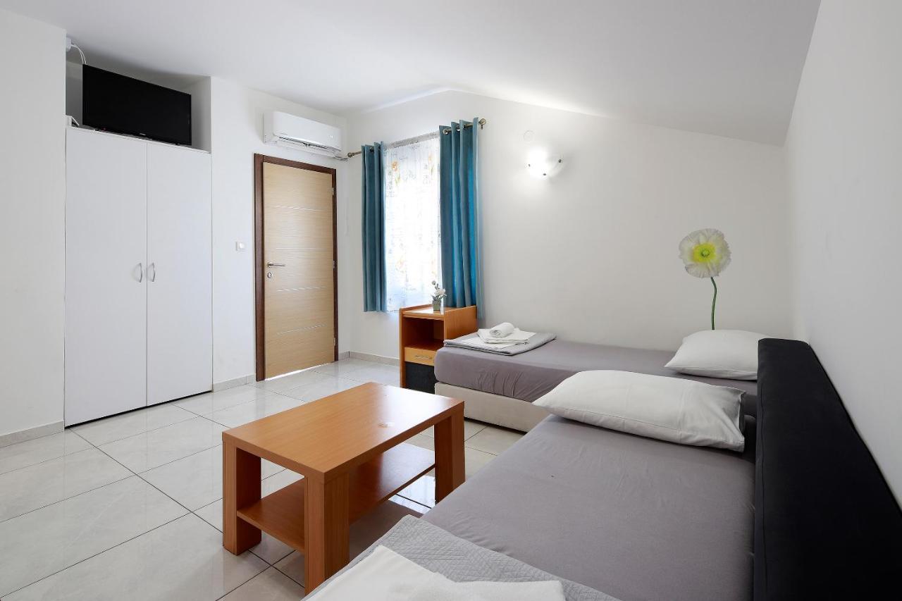 City Pool Apartments Novalja Ngoại thất bức ảnh