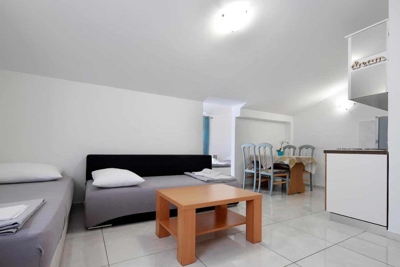 City Pool Apartments Novalja Ngoại thất bức ảnh