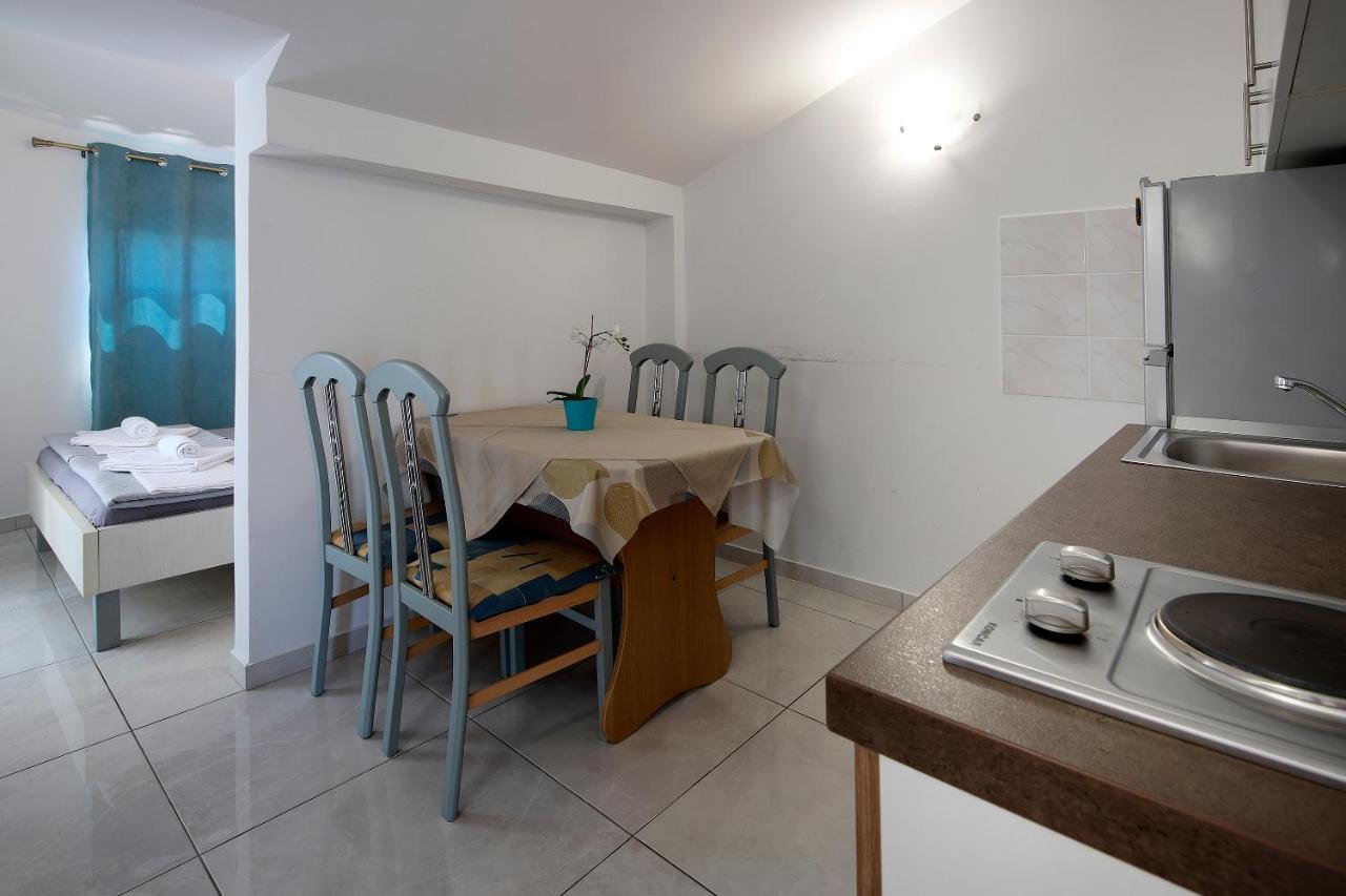 City Pool Apartments Novalja Ngoại thất bức ảnh