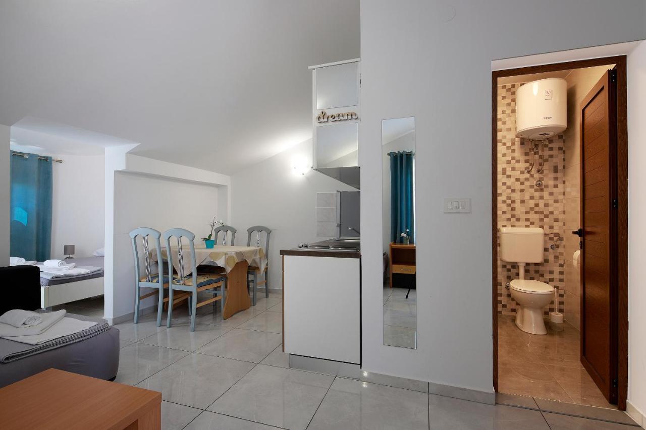 City Pool Apartments Novalja Ngoại thất bức ảnh