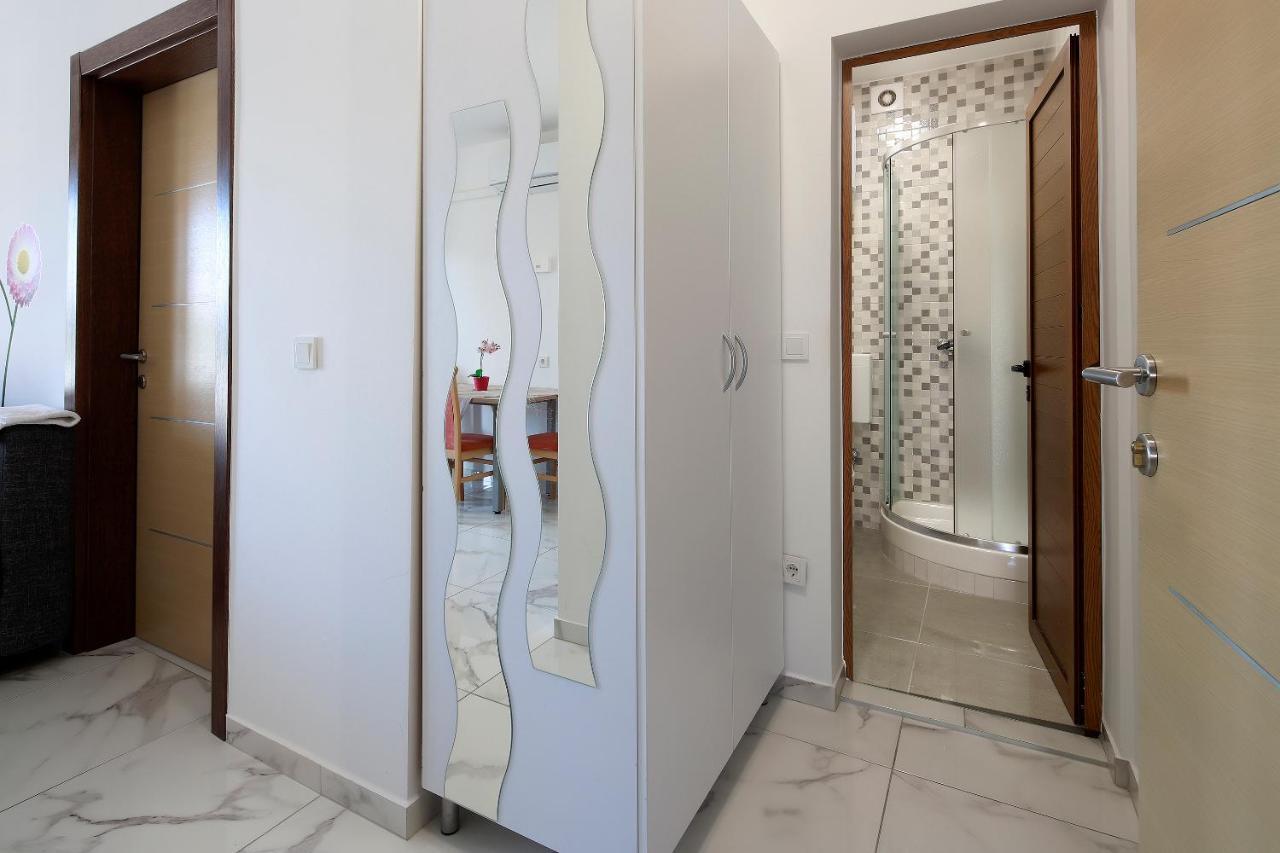 City Pool Apartments Novalja Ngoại thất bức ảnh