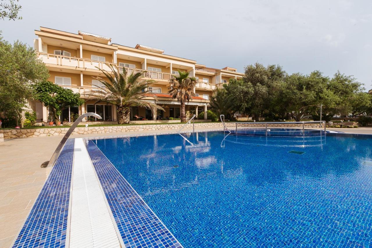 City Pool Apartments Novalja Ngoại thất bức ảnh